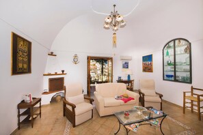 Apartment, 1 Bedroom | Living room - Terrazza con Vista Mozzafiato sul Mare a Positano (Positano)