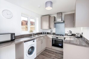 Private kitchen - 59 Eagle Drive (Grimsby)