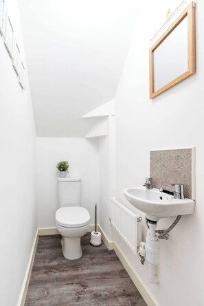 Shower - 59 Eagle Drive (Grimsby)