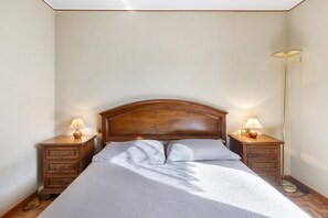 4 室のベッドルーム、WiFi、ベッドシーツ