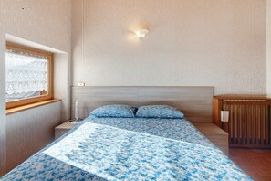 3 bedrooms, WiFi, bed sheets