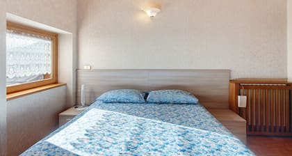 Apartment '4' with Mountain View, Shared Garden and Wi-Fi