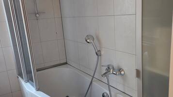 Handtücher, Seife, Toilettenpapier