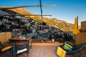 House, 1 Bedroom | Outdoor dining - Rifugio con Terrazza Panoramica a Positano (Positano)