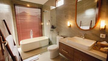 Deluxe Villa, Pool View | Bathroom