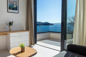Studio Comfort - havsutsikt | Vardagsrum | 80-centimeters smart-tv med digitalkanaler