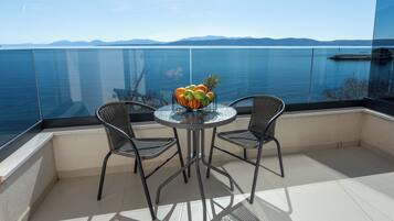 Exclusive Studio Suite, Sea View | Outdoor dining