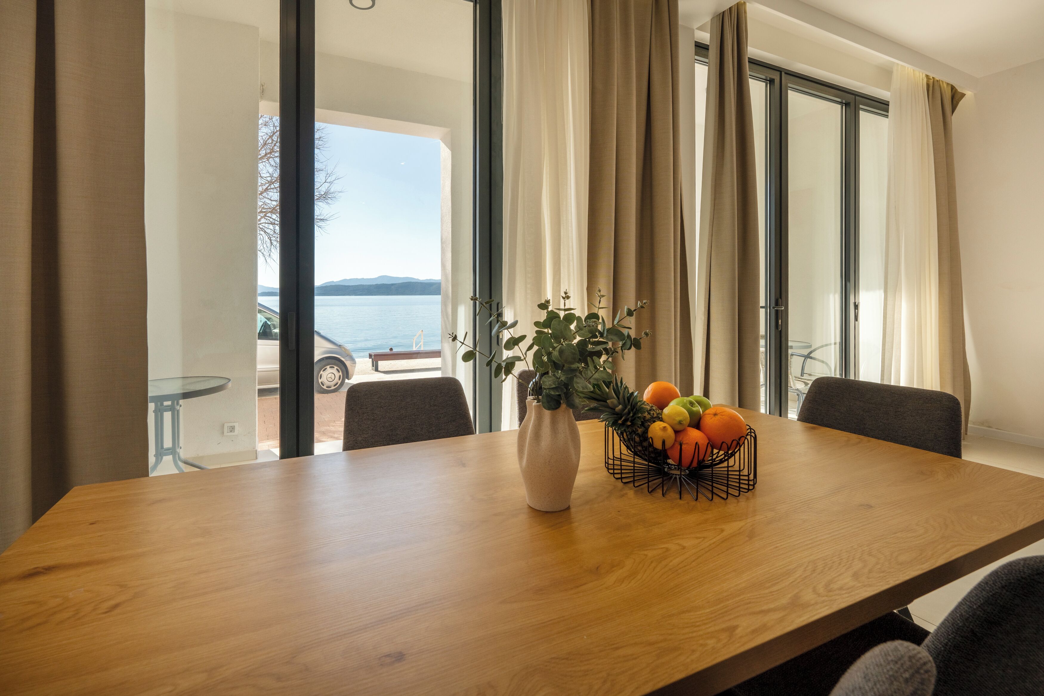 Familieleilighet, utsikt mot bukt | Spiseområde