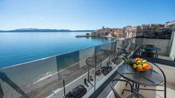 Exclusive Studio Suite, Sea View | Outdoor dining
