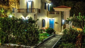 A two-story house with a balcony, a door, and a pathway leading to the entrance. - Mainades Studio - Steropi Hideaway in Andros (Andros)