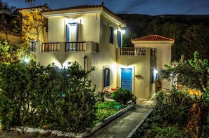 A two-story house with a balcony, a door, and a pathway leading to the entrance. - Mainades Maisonette - Andros Seaview Escape (Andros)