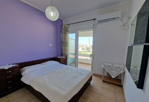 House - Absolute Beachfront Bliss in Perigiali Korinthia (Corinth)