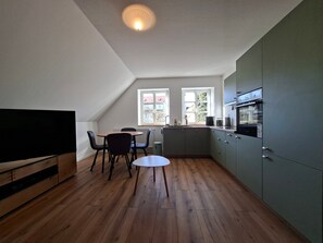 Private kitchen - Apartment 'Ferienwohnung Zeitlos Wriezen 2' with Private Terrace, Garden & Wi-Fi (Wriezen)