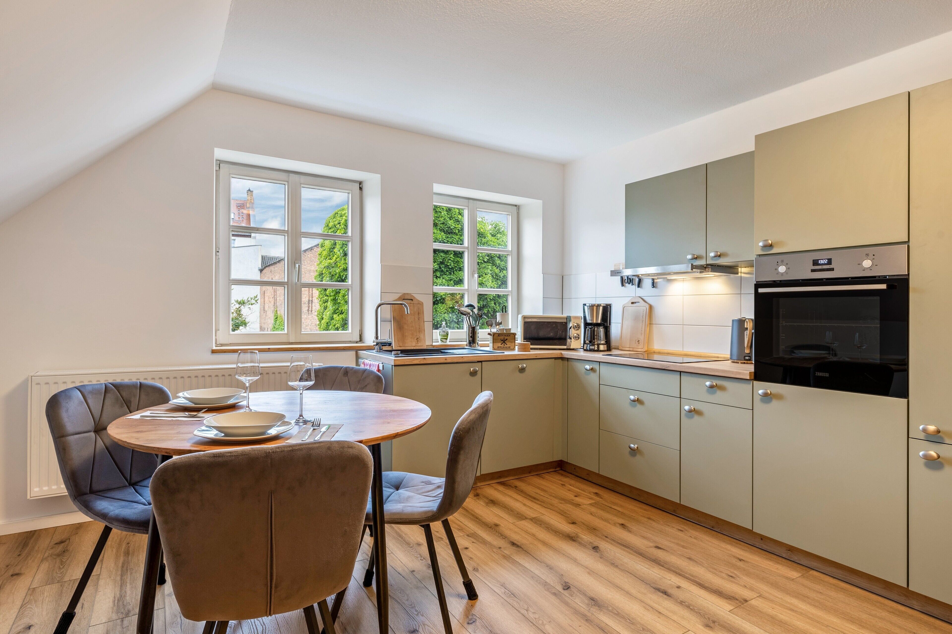 Kühlschrank, Mikrowelle, Ofen, Herdplatte