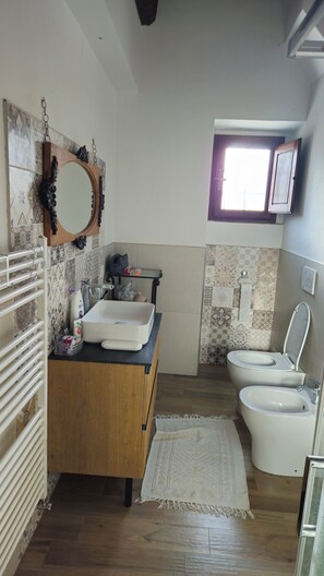 패밀리 아파트, 산 전망 | 욕실