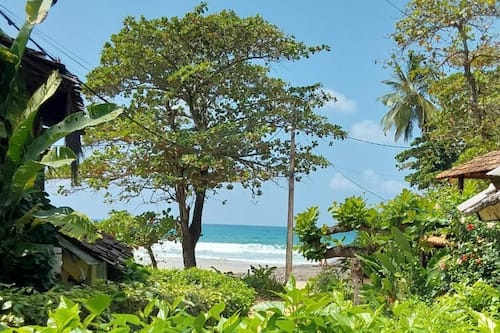 Classic Triple Room, Balcony, Ocean View | Beach
