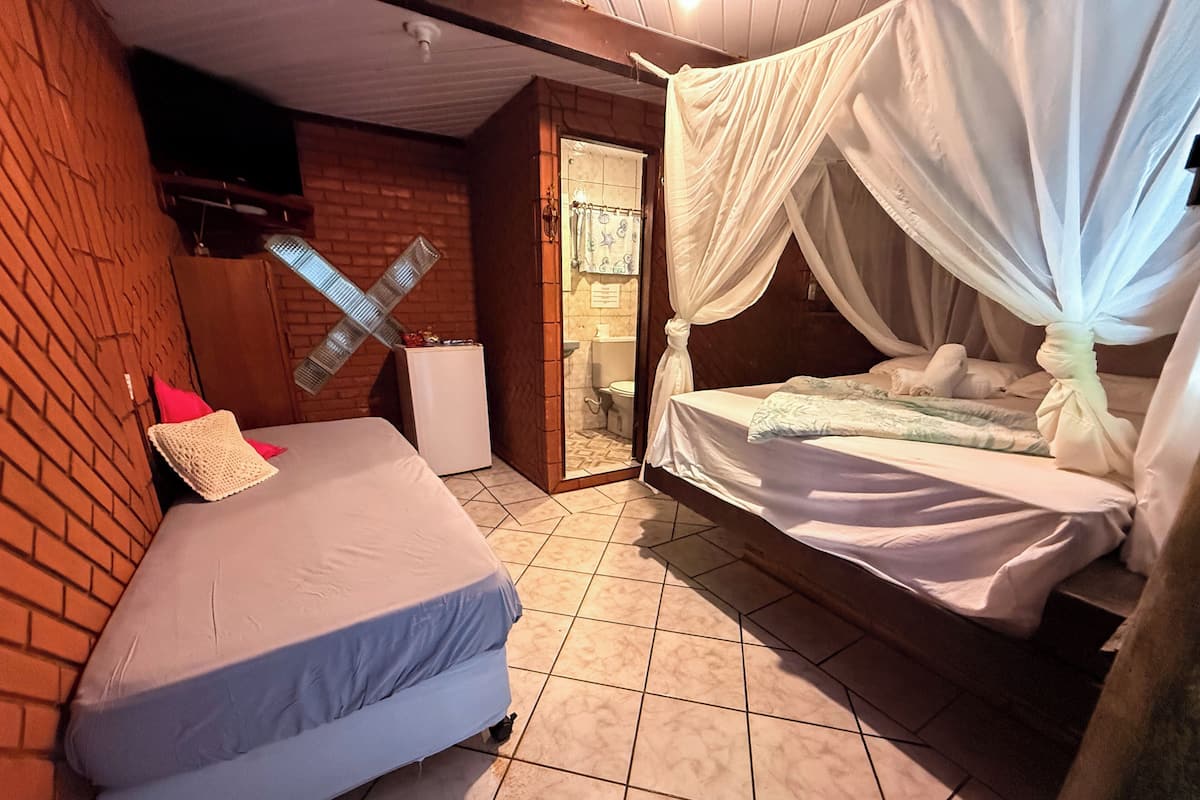 Classic Triple Room, Patio | Bar mini, Wi-fi percuma