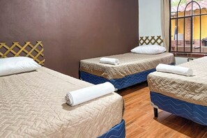 2 bedrooms, iron/ironing board, WiFi, bed sheets - *Comfortable and quiet house minutes away from Xetulul. (Guatemala)