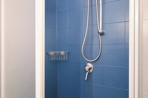Dusche, Haartrockner, Bidet, Handtücher