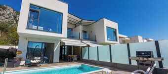 Villa with swimming pool, in quiet surroundings for 8 people