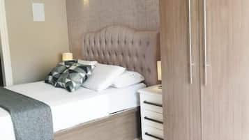 Feriehus - udsigt til pool