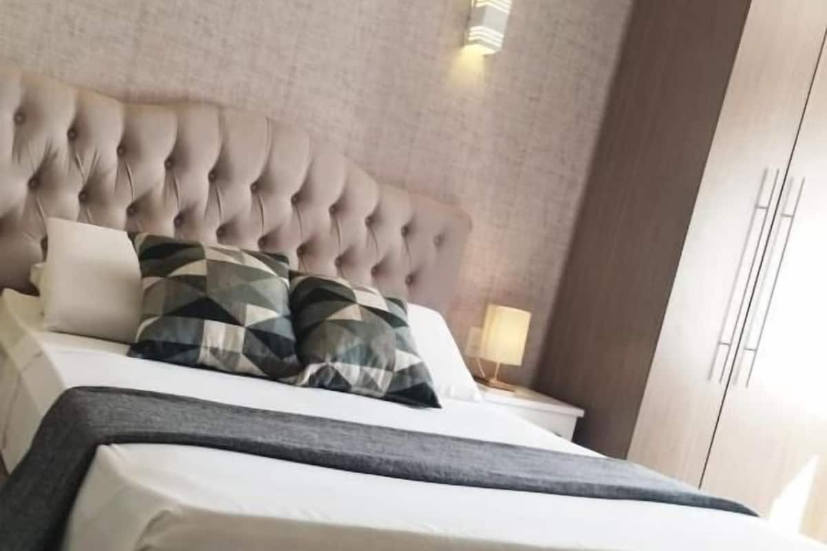 Feriehus - udsigt til pool