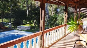 Feriehus - udsigt til pool | Terrasse/gårdhave