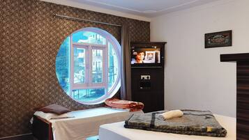 Kolmen hengen deluxe-huone, parveke, vuoristonäköala