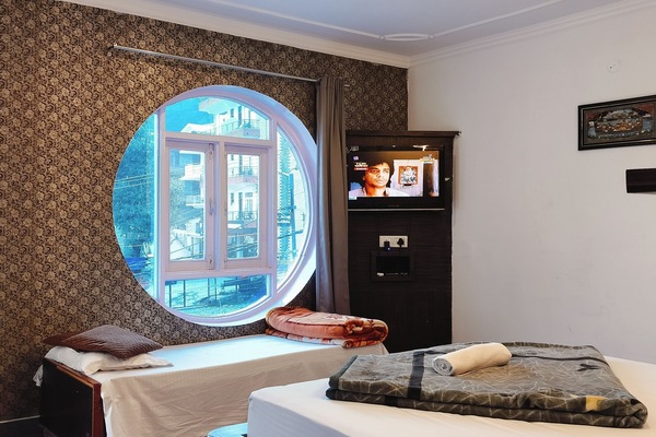 Deluxe Triple Room, Balcony, Mountain View | WiFi (free), bed sheets