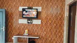 Chambre Standard double, balcon, vue sur la montagne | Accès au Wi-Fi (inclus), literie fournie