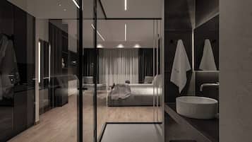 Junior Suites | Bathroom | Shower, rainfall showerhead, free toiletries, hair dryer