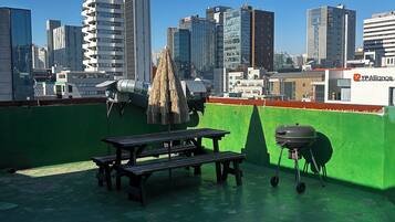 Perusstudio, näköala puistoon | Ulkoruokailutilat