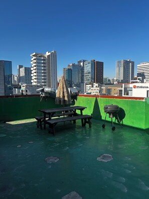 Perusstudio, näköala puistoon | Ulkoruokailutilat