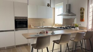 Fridge, oven, stovetop, dishwasher - Apartment 'Villa Bianca N & F' with Private Pool, Private Terrace and Wi-Fi (Ostuni)