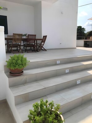 Outdoor dining - Apartment 'Villa Bianca N & F' with Private Pool, Private Terrace and Wi-Fi (Ostuni)
