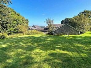 المنطقة المحيطة بالمنشأة