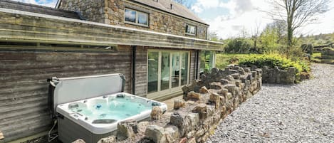 Cottage | Front of property