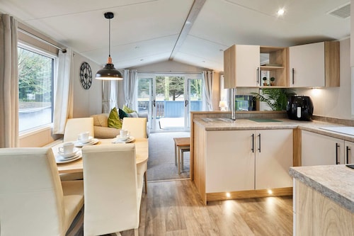 Host Stay Blossom Lodge