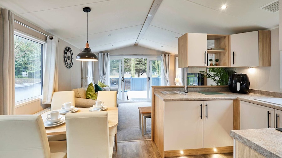 Host Stay Blossom Lodge