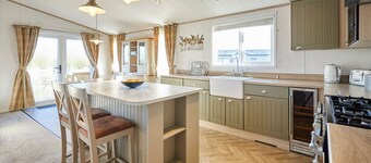 Host Stay Hedgerow Lodge