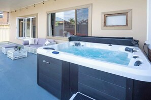 Terrace/patio - 5 BR Spa, Sauna, Gym, Games Miranda Cronulla beach (Miranda)