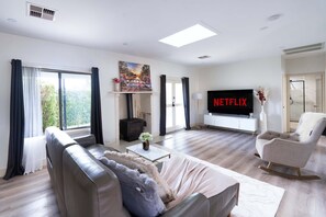 スマートテレビ、書斎 / ワークスペース