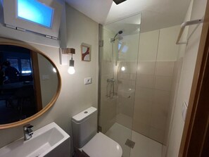 Bathroom - Vrbo Property (Baiona)