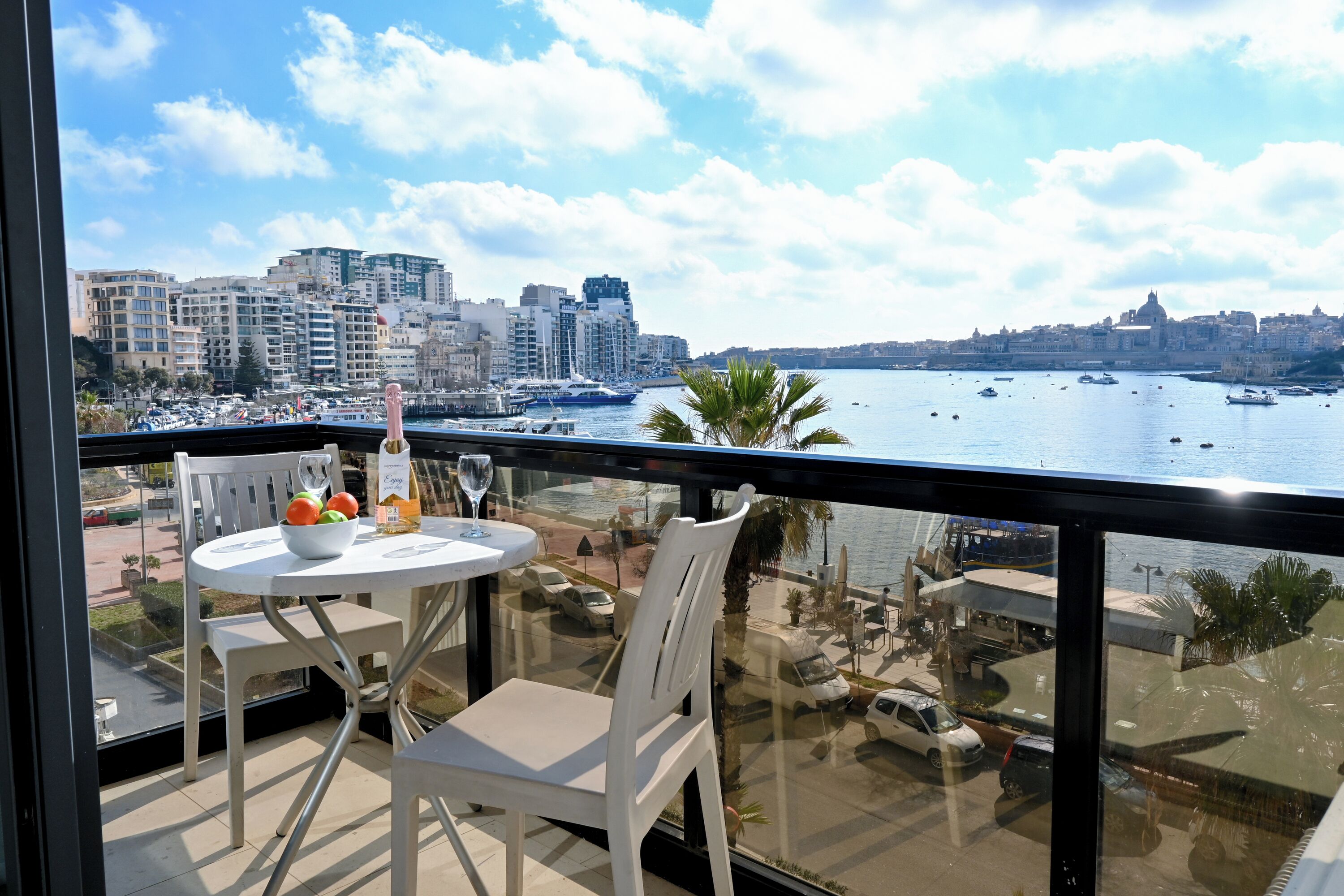 Family Apartment, Multiple Bedrooms (A Sunny Seaview In Central Sliema) | Outdoor dining