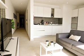 Appartement Familial, plusieurs chambres (A Sunny Seaview In Central Sliema) | Coin séjour