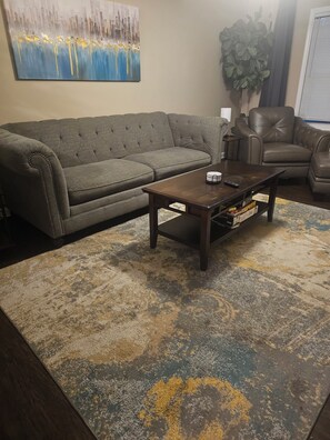 Living area - Smithson Stay-Wi-Fi|King Bed | Desk | Private Bath in Each Room (Clarksville)