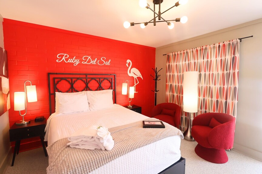 Ruby Del Sol - Retro-chic Sunset Escape With Heated Pool, Near Beach & Downtown! - Port St. Joe, FL