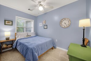 3 bedrooms, desk, iron/ironing board, free WiFi