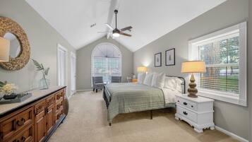 3 bedrooms, desk, iron/ironing board, free WiFi