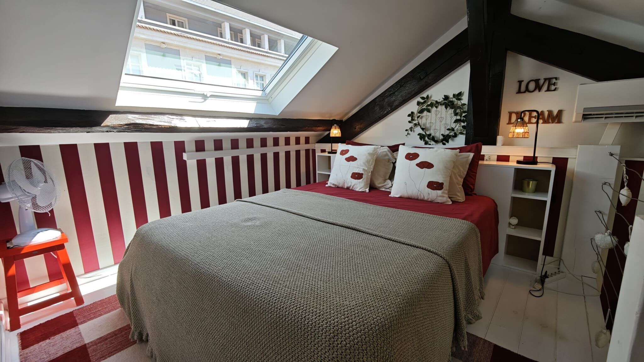 1 chambre, fer et planche à repasser, accès Internet